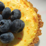 Saffranscheesecake med blåbär Saffranscheesecake med blåbär