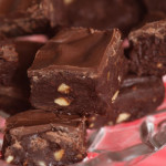 Underbart knaprig och smakrik fudge med rostade nötter Underbart knaprig och smakrik fudge med rostade nötter